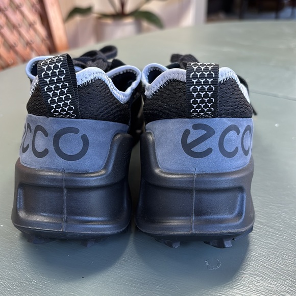 ECCO Biom 2.1 X Country
Women's Textile Trail Running Shoe
Size 5- 5-1/2
EUC - Picture 7 of 8